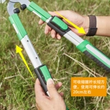 Садовые инструменты большие ветви и нарезанные фруктовые деревья.