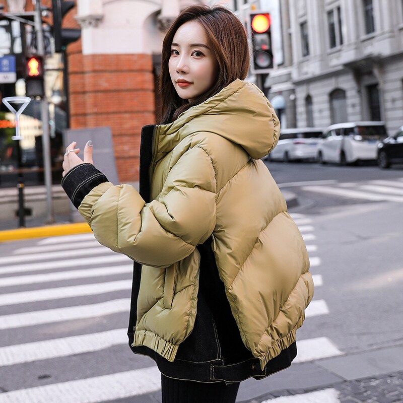 2022 new European goods small Western style bright down jacket women's trendy ins short thickened winter bread coat