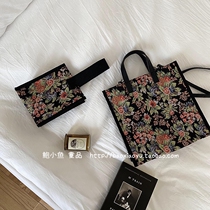 2020 winter New Korean girl retro embroidered canvas small square bag bucket mommy bag diagonal cross bag parent-child bag