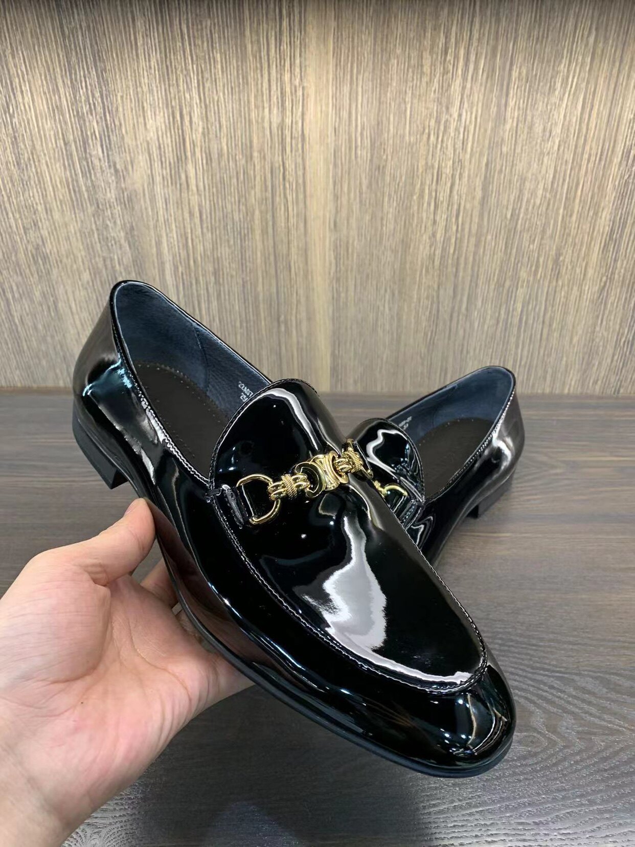 European Station Lacquered Leather Men's Shoes New Inn Wind Fashion Pointy Leather Shoes Korean version Business is fitting a foot pedal sloth shoe