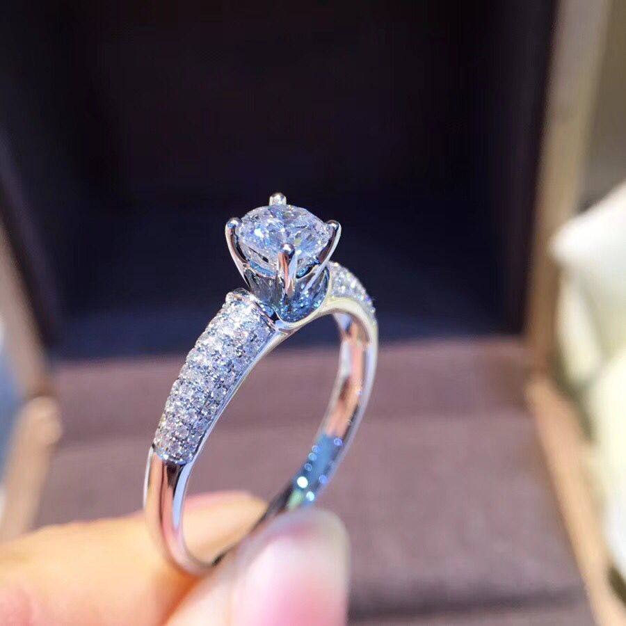 18K gold drill ring 30 points 50 Diamond ring Female one Clan wedding engagement The four-claw group inlaid with custom