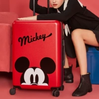 Половина Микки Ред