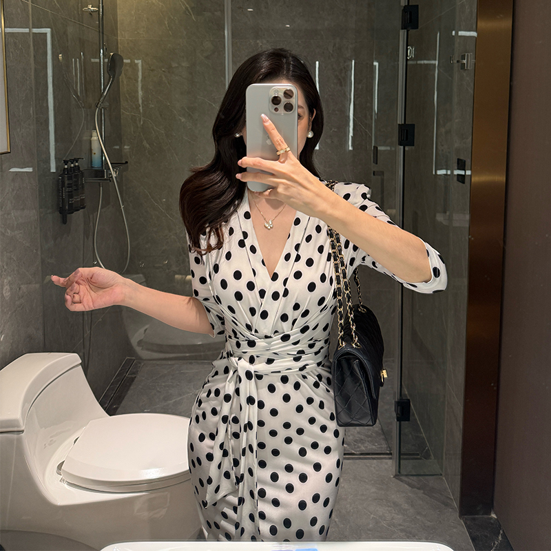 【Roman Holiday】Crystal Linen Dress, New Autumn Style, Sexy V-Neck, Tie Waist, Slim Fit, Bodycon Dress 【Roman Holiday】Crystal Linen Dress, New Autumn Style, Sexy V-Neck, Tie Waist, Slim Fit, Bodycon Dress