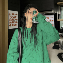 How to make a small crowdbombing Street break a hole-in-the-weaters 2021 Winter new Lazy Wind Design Sensation Sweater Tide