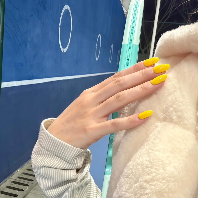 Spring and Summer Trendy Colors: Pepper Yellow, Bright and Versatile, Popular Handmade Wearable Nails, Oval Short Fake Nails