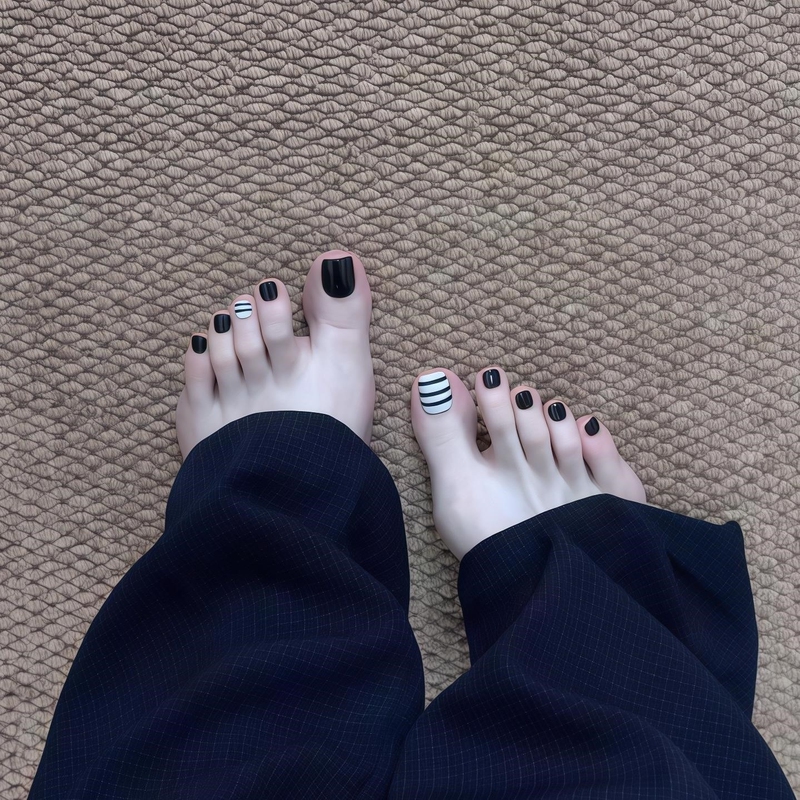 2026 New Sweet Cool Style Black and White Striped Nail Stickers That Enhance Complexion, Handmade Wearable Nail Tips, Removable Nail Patches 2026 New Sweet Cool Style Black and White Striped Nail Stickers That Enhance Complexion, Handmade Wearable Nail Tips, Removable Nail Patches