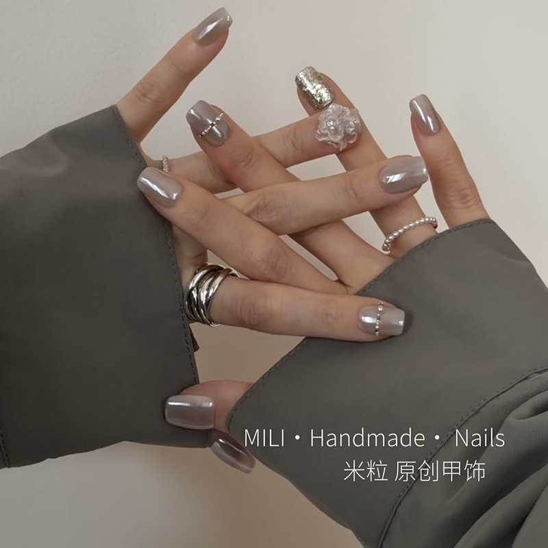 [Mili New Product] Ice Bloom Original Design Spring/Summer Cool Gray Whitening High-End Elegant Short Handmade Wearable Nails