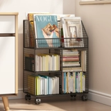 Книжная полка может переместить полку под трибунами полков.