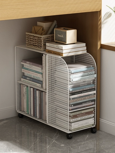 Книжная полка может переместить полку под трибунами полков.