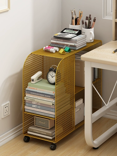 Книжная полка может переместить полку под трибунами полков.