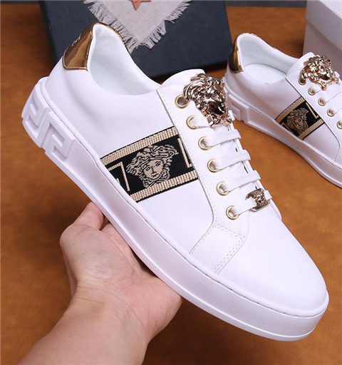 European Station 2020 Summer New Small White Shoes Medusa Men Shoes Board Shoes Genuine Leather Fashion Lace Casual Boomer Shoes