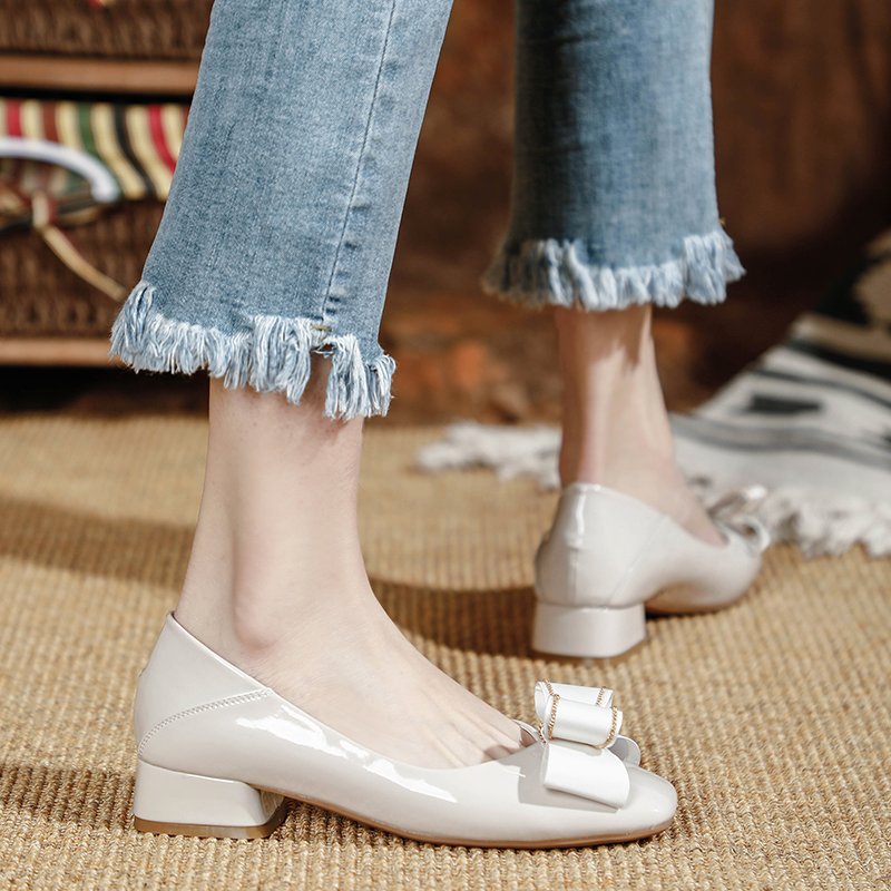Thick-heeled shoes women's 2022 spring new patent leather retro square-toe middle-heeled pumps bow fairy Mary Jane