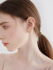 Coffee golden daisy earrings for women, exquisite, compact, luxurious, high-end and unique earrings, retro temperament, autumn and winter earrings