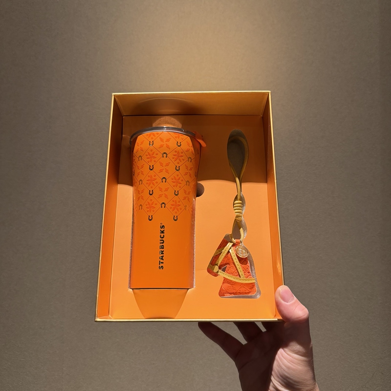 Starbucks New Year Limited Edition 470ml Horseshoe Coffee Flower Stainless Steel Desktop Cup Gift Box Drinking Cup Starbucks New Year Limited Edition 470ml Horseshoe Coffee Flower Stainless Steel Desktop Cup Gift Box Drinking Cup