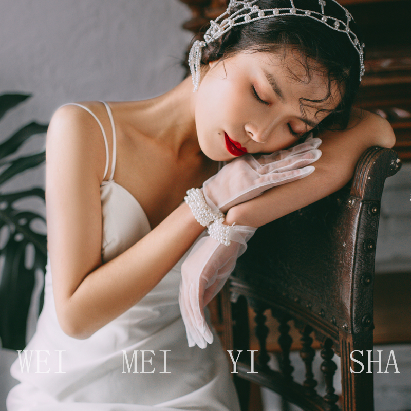 New hand-sewn bead wedding gloves High quality wedding bridal gloves simple short photo hand yarn