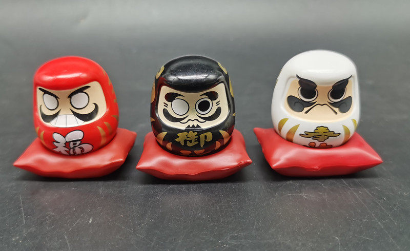 The Yin and Yang Division Strokes Fu Fu is the Model Gongzai for the Walking Damo Stack Q Meng Shaped Blind Box Swing