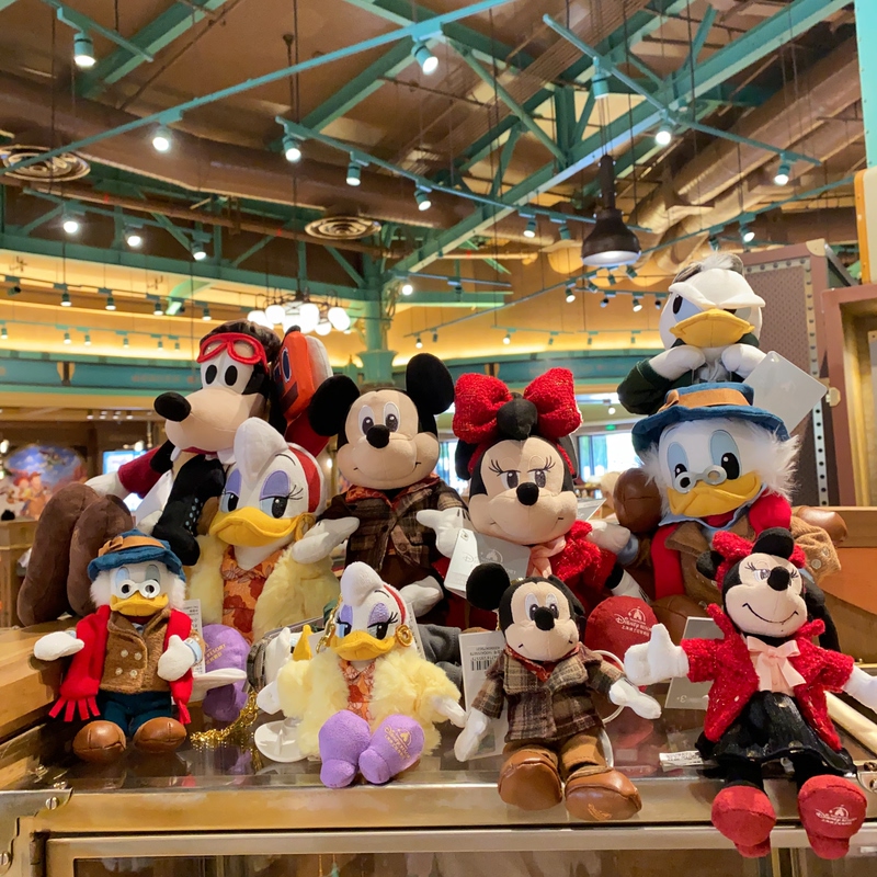 Shanghai Disney Domestic Agent Mickey and Friends Modern Shanghai Mickey and Minnie Plush Toy Keychain