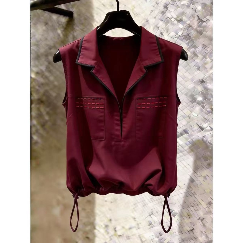 Simple and Stylish Sleeveless Top for Women, New Summer 2026 Model, Red with a Turn-Down Collar, Double Pockets, Tie-Up, Commuter Niche Style Simple and Stylish Sleeveless Top for Women, New Summer 2026 Model, Red with a Turn-Down Collar, Double Pockets, Tie-Up, Commuter Niche Style