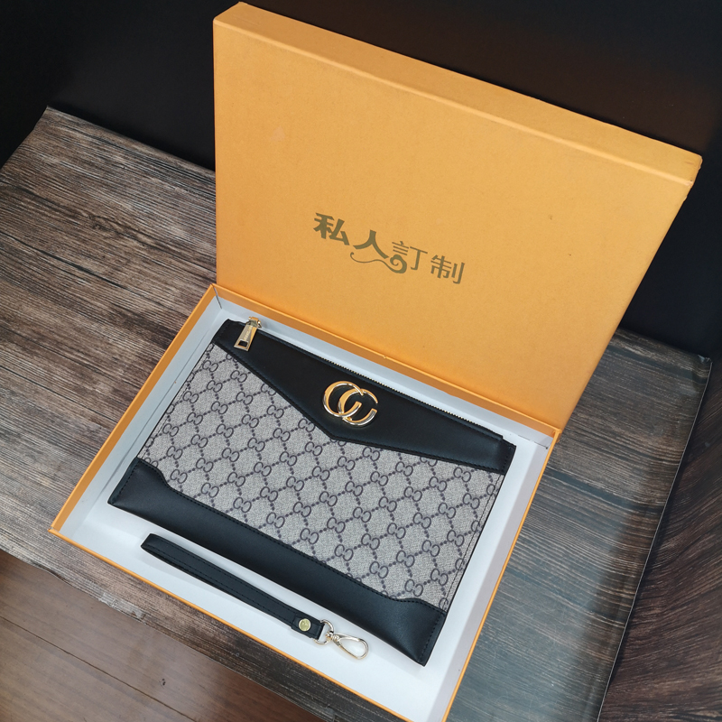 2021 new European and American men's grid soft leather hand grab bag splicing business men's handbags letter enveloping casual wallets