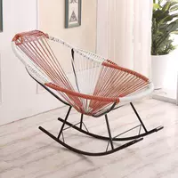 Белый коричневый стул в коктейль