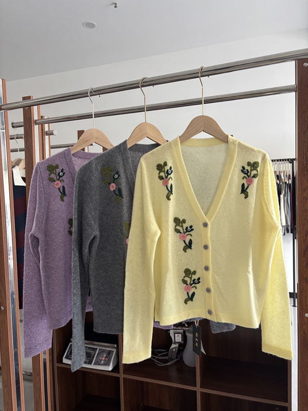 Lazy and Soft 100% Pure Cashmere V-Neck Knitted Cardigan for Women, Gentle Yellow Embroidered Sweater Coat, Thin Autumn Style