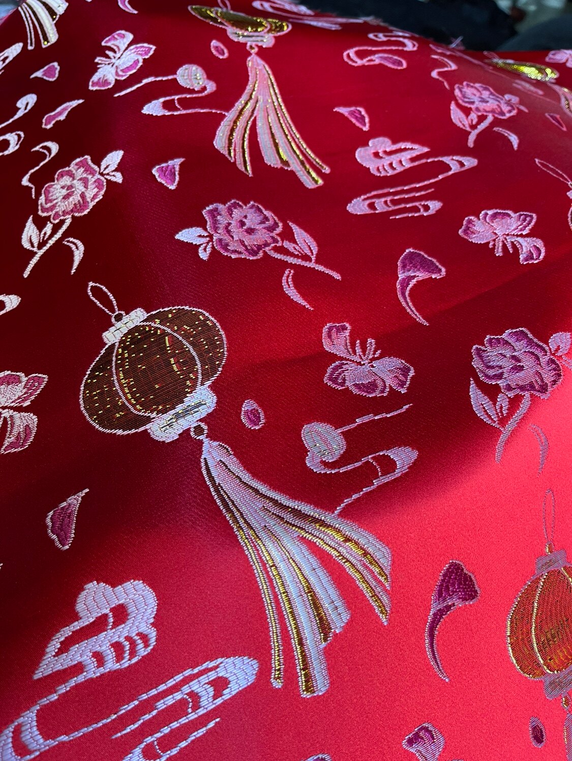 👗穿越时空的优雅:宋锦织锦缎复合布料新中式马甲外套,一米价抢购中!🌟-门帘布料-淘宝好物网