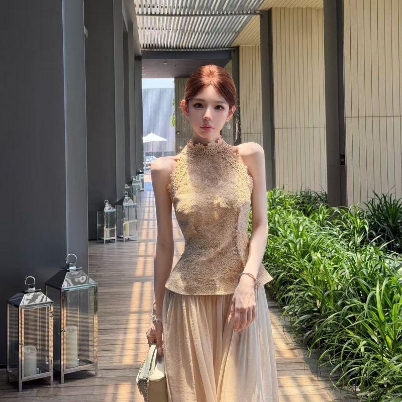 Pink | High-End Designer Lace Top with Three-Dimensional Floral Fishbone Waist Cinching Design. Pink | High-End Designer Lace Top with Three-Dimensional Floral Fishbone Waist Cinching Design.
