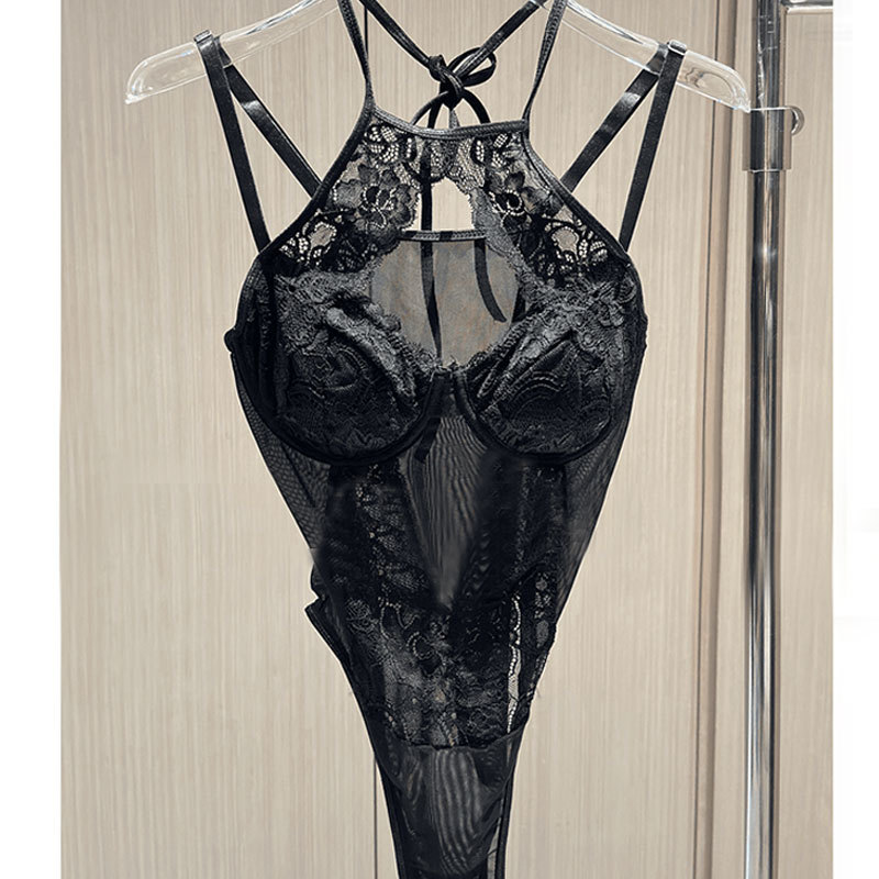 Sexy Lace Hollow-Out Mesh Camisole for Women, Suitable for Layering or Wearing Alone, Halter Neck, Autumn and Winter Season