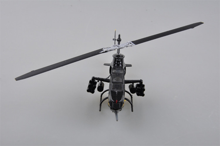 Модель самолета 小号手 easymodel 36900 1:72 美国ah-1f"眼镜蛇"武装直升机模型