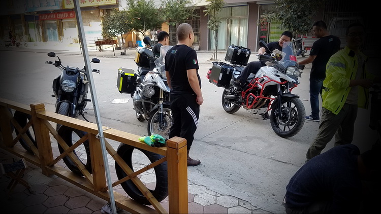 Đức nguyên bản BMW KTM đầu máy xe máy khô nhanh mui xe ẩm wicking mặt nạ thoáng khí kéo mui xe - Xe máy Rider thiết bị găng tay chạy xe