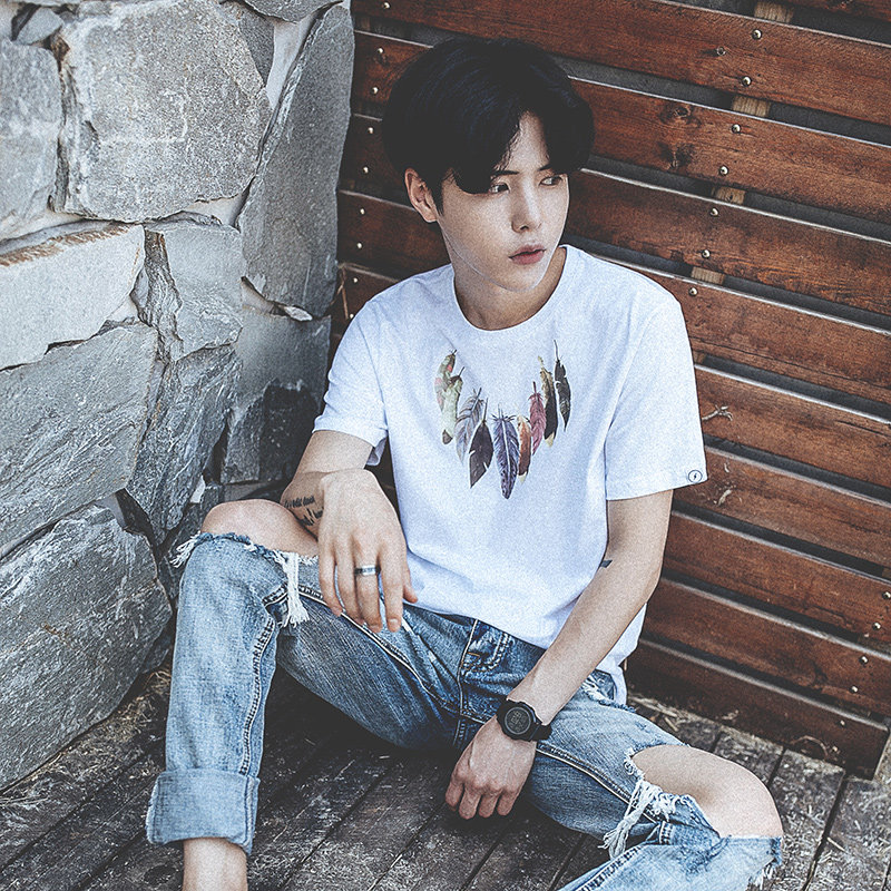 男生港风羽毛印花t恤男士长袖t恤白色小清新2017新款韩版男装男潮