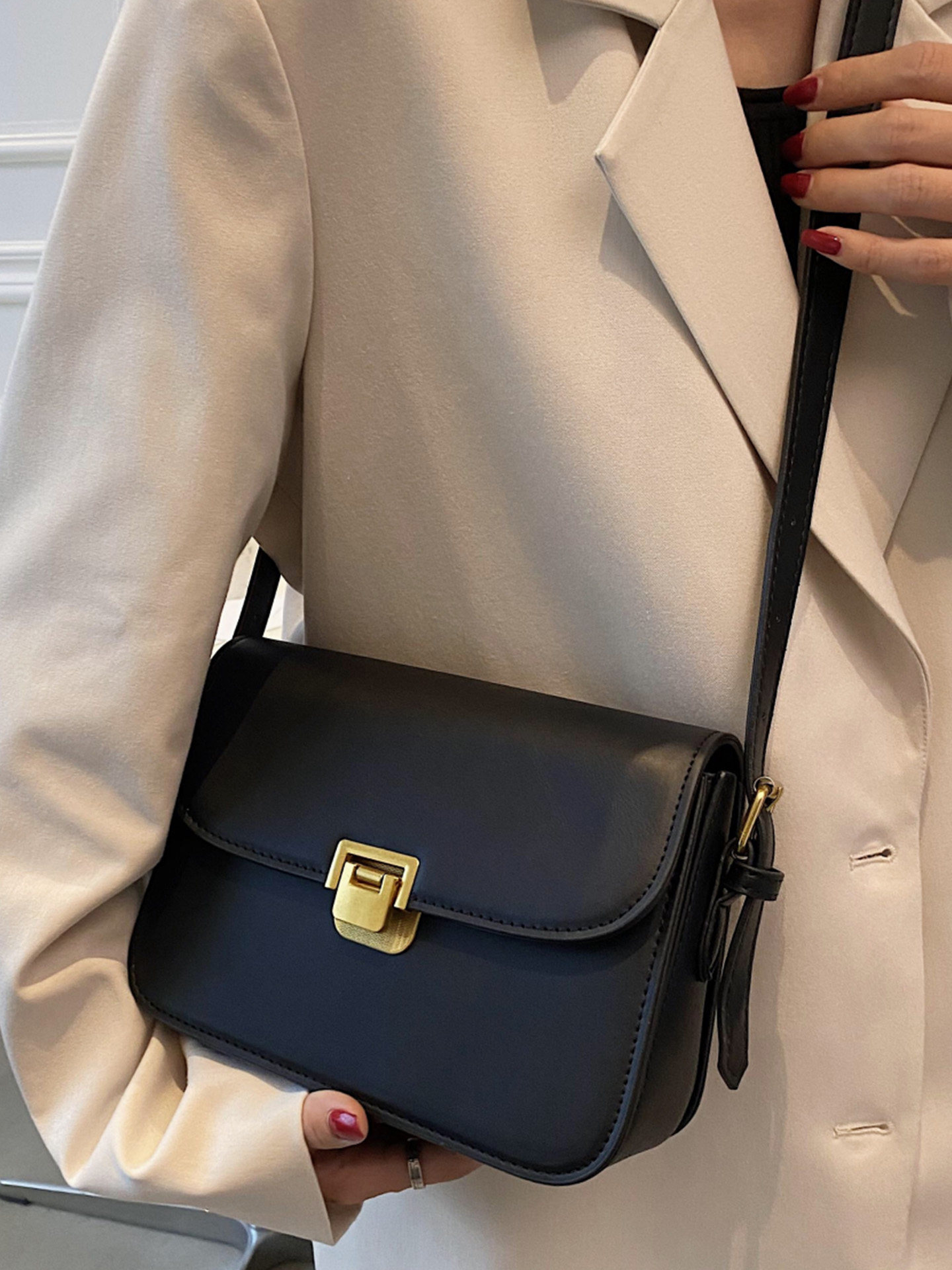 Versatile Commuter Crossbody Bag for Women, Exquisite Shoulder Bag with a High-End Feel, 2025 New Winter Small Square Bag