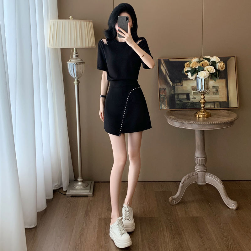 Korean-Style Black Casual Sports Suit for Women in Summer, Age-Reducing, Slimming, High-End, Off-Shoulder Top, Shorts and Skirt Two-Piece Set