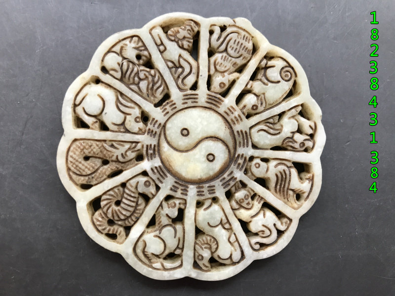 Antique old soapy jade pi skeleton carved jade pi brand decoration pieces High ancient jade pendant Gossip Zodiac