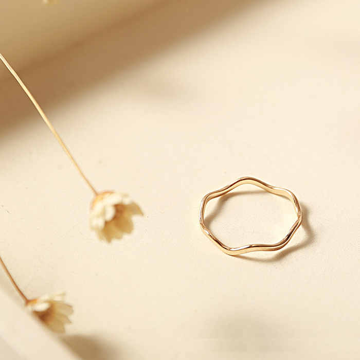 Châu Âu và Hoa Kỳ đơn giản vòng sóng mới cực kỳ đơn giản tinh xảo vòng trang sức trang sức đôi nhẫn nữ quà tặng nhỏ pnj nhẫn cưới
