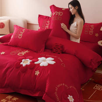 Chinese red wedding four-piece set not fade, can't afford the ball