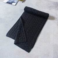 Глубокий серый шарф