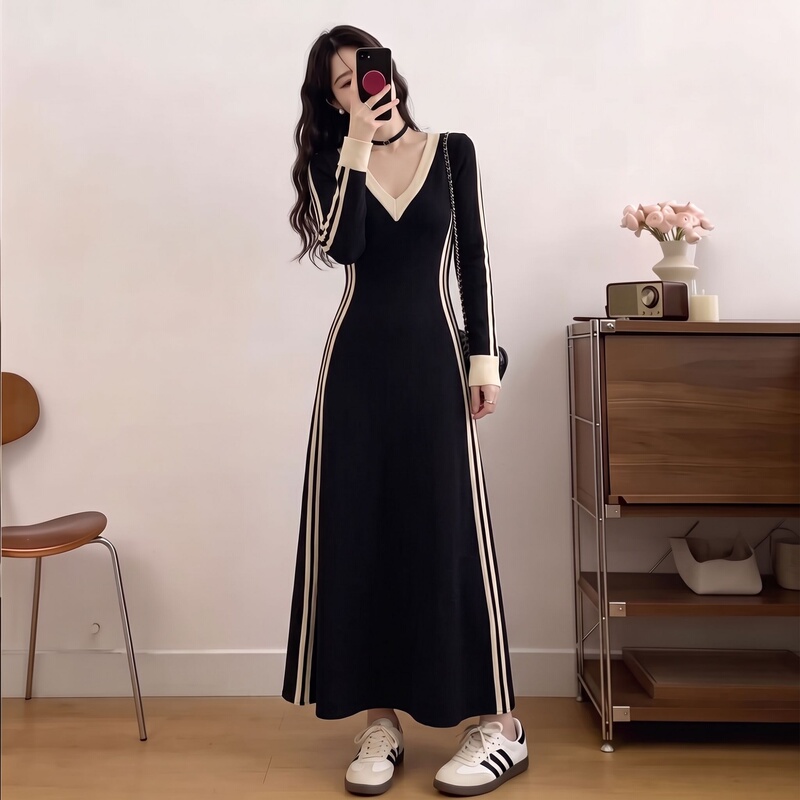 Korean-Style Casual Color-Block Striped Waist-Cinching Knit Dress for Women, 2026 Autumn and Winter, Plus-Size Slimming Long Base Dress