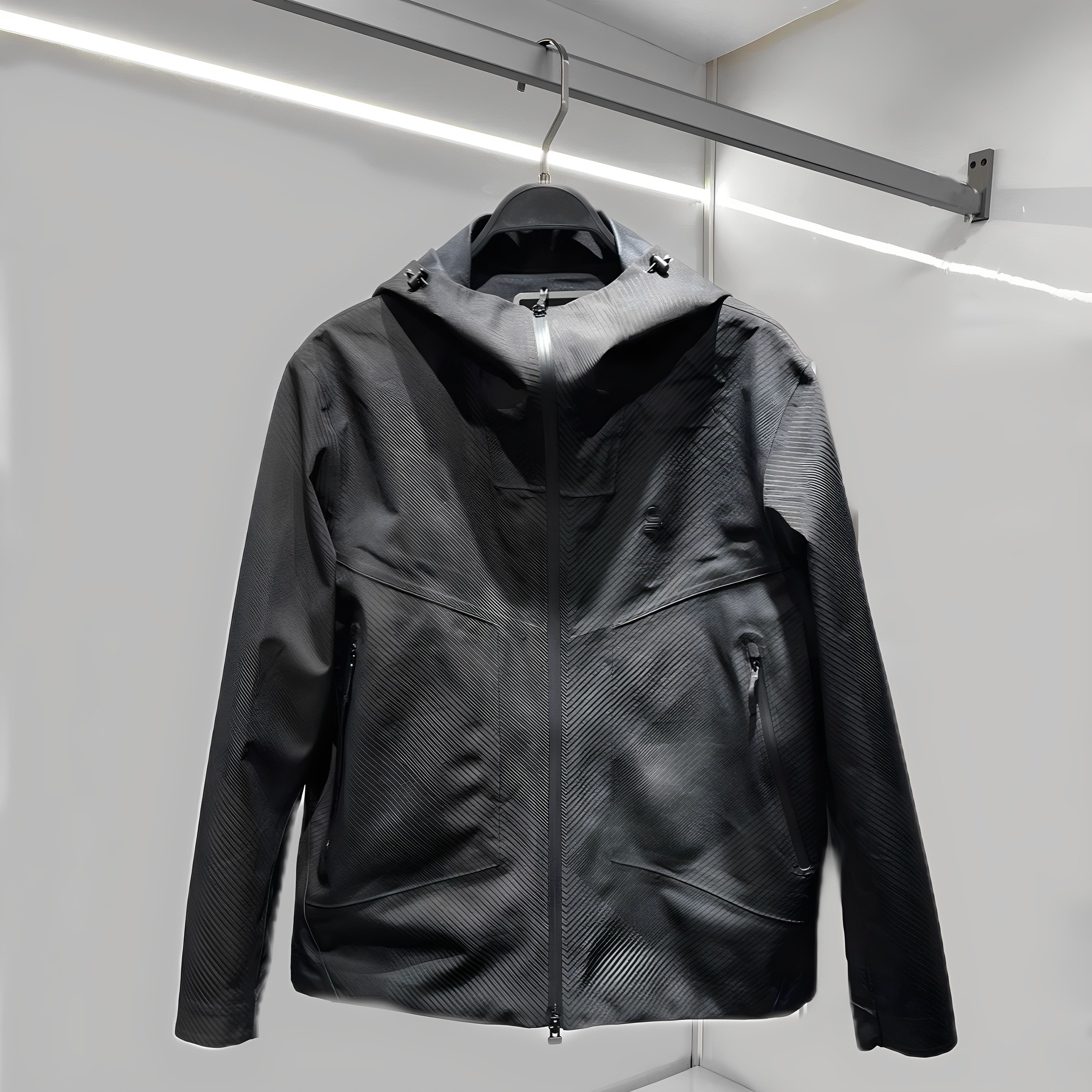 王河迪同型紳士服2025春新作黒万能カジュアルジャケットフード付きジッパールーズアサルトコート