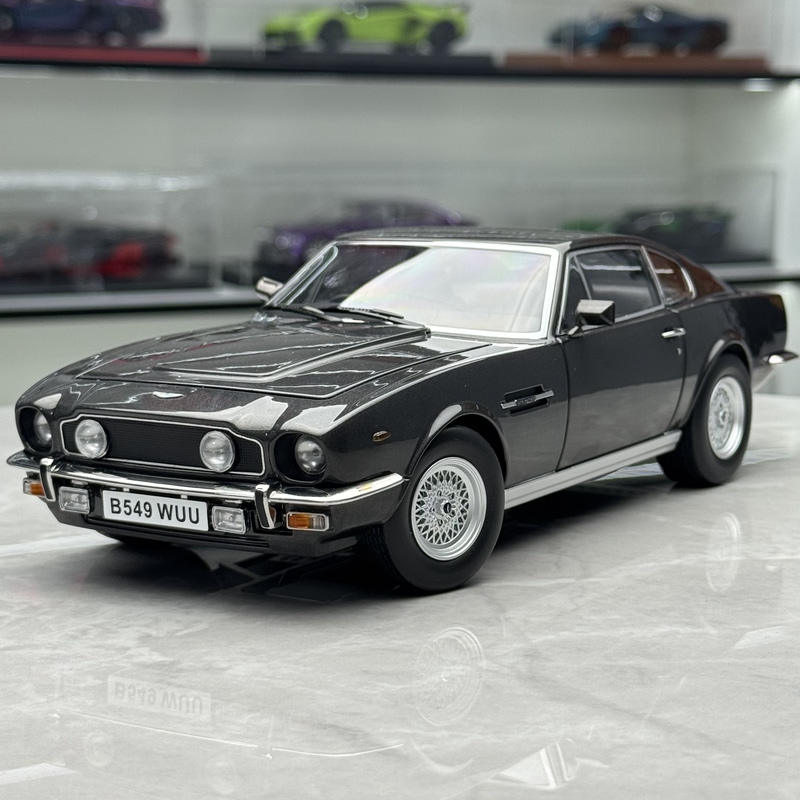 Xiaoguang 1:18 Aston Martin Aston Martin V8 007 Movie Version Alloy Car Model Xiaoguang 1:18 Aston Martin Aston Martin V8 007 Movie Version Alloy Car Model