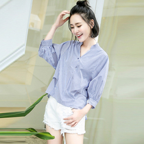 Summer Korean version of casual womens seven-point sleeve striped shirt loose thin V-neck shirt lantern sleeve top small shirt Han Fan