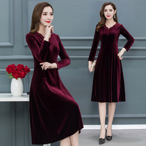 Golden velvet dress over the knee long 2020 autumn and winter New temperament high-end lady with a long skirt