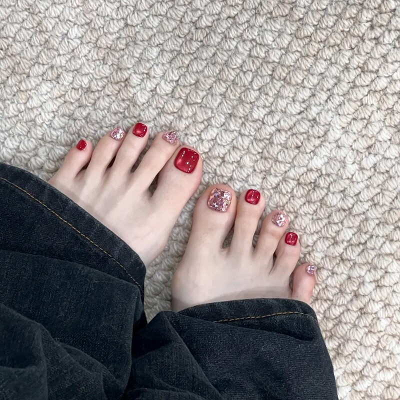 Handmade Toenail Stickers with a High-End Feel, Wine Red Glitter, Sparkling Sequins, Cat Eye Effect, and Brightening Effect for Toenails