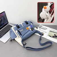 Комбинация синего и белого цвета + набор значков из 5 человек + милый кулон утки