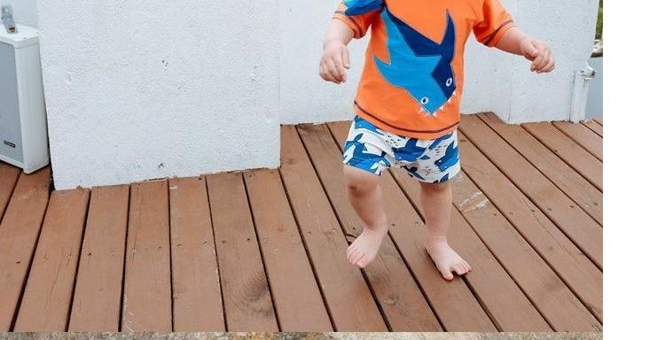 Ins mẫu nổ 18 mùa hè trai mới chia đồ bơi cá mập trẻ em đồ bơi ngắn tay phù hợp với bé lướt phù hợp đồ bơi cho bé trai 5 tuổi
