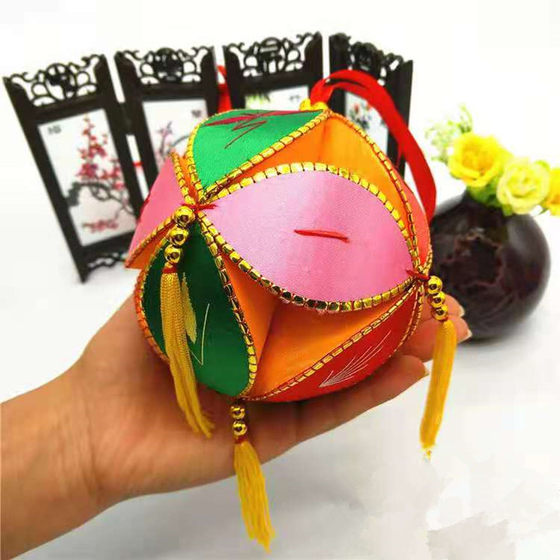 Hydrangea pure hand embroidery ethnic handicrafts dancing dance students throw Guangxi specialty Zhuang pendant.