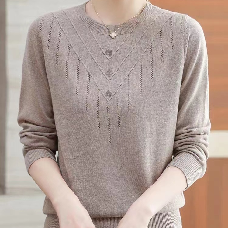 Middle-Aged Women's Knitwear, Autumn and Winter Mother's Clothing, Loose Regular Base Shirt, Pullover Long-Sleeved Top, Round Neck Sweater