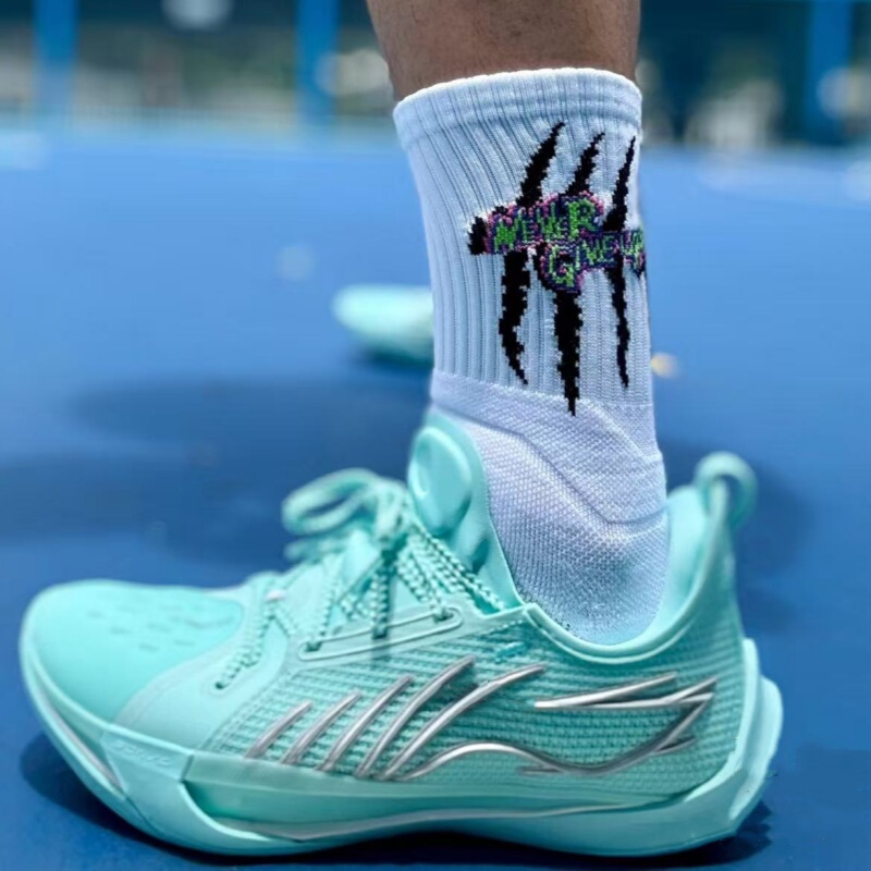Bargain Find: Sonic 13 Lightweight, Shock-Absorbing, Wear-Resistant, Resilient, Breathable Training Outdoor Basketball Shoes for Cement Courts Bargain Find: Sonic 13 Lightweight, Shock-Absorbing, Wear-Resistant, Resilient, Breathable Training Outdoor Basketball Shoes for Cement Courts