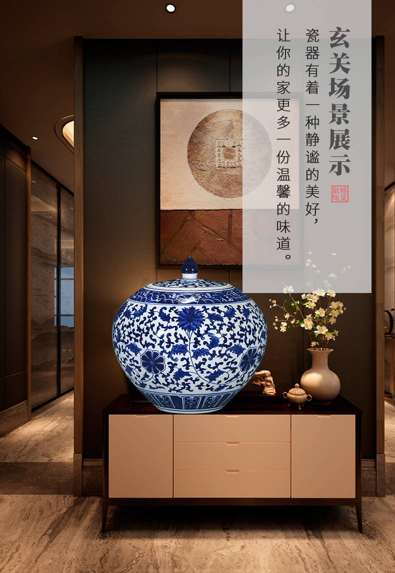 Jingdezhen porcelain vases, antique hand - made color of blue and white porcelain cover pot Chinese style classical sitting room adornment is placed