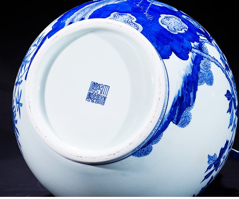 Jingdezhen ceramics hand blue and white porcelain vase archaize qianlong double listen Chinese sitting room adornment is placed